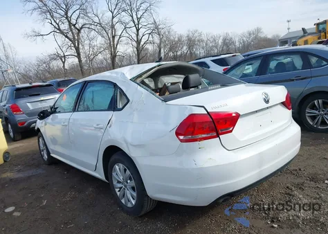 2015 Volkswagen Passat 1.8T Wolfsburg Edition z USA, uszkodzony, nr VIN 1VWAT7A33FC099429